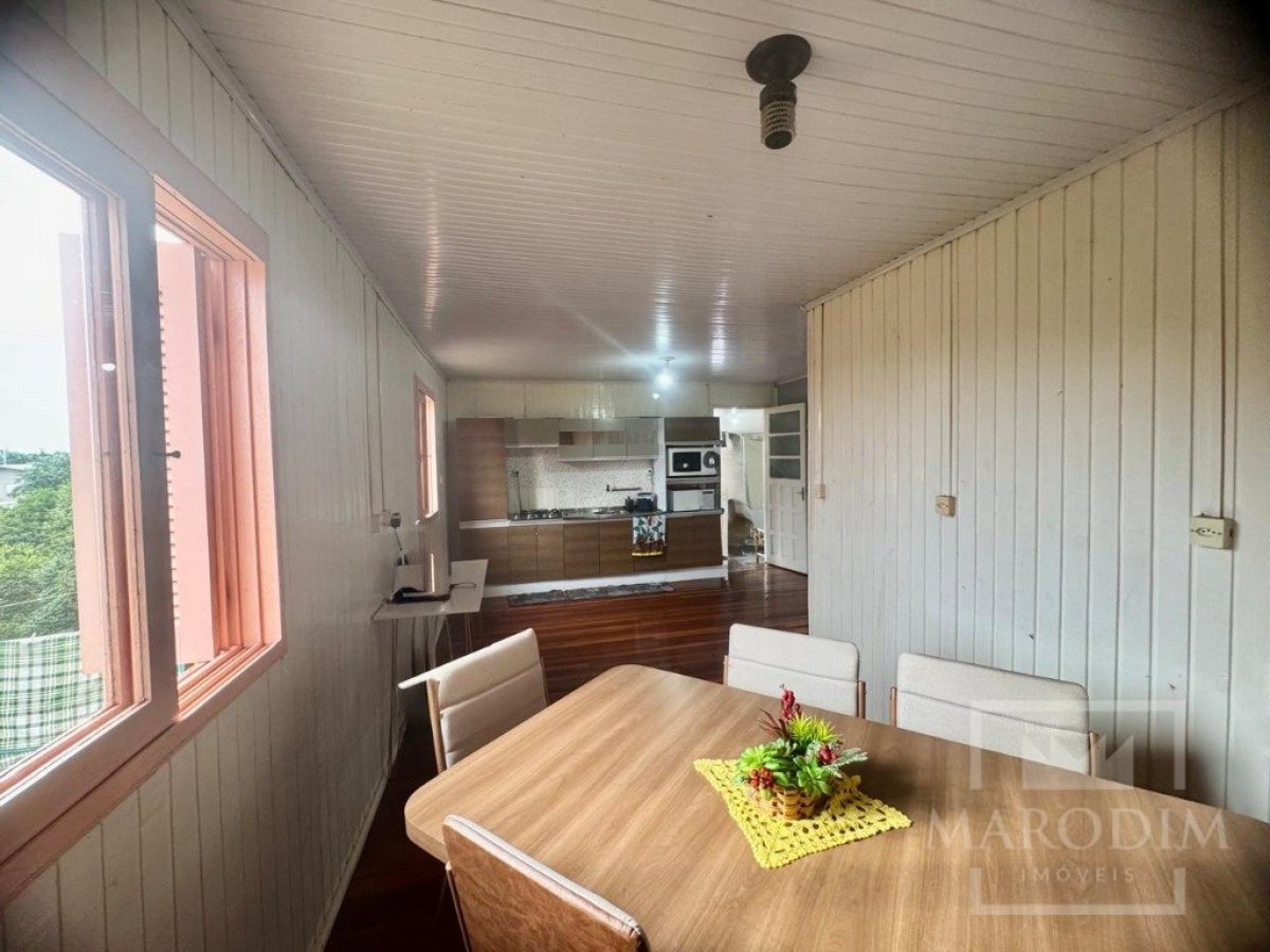 Casa com 180m², 4 dormitórios, Nao suíte, 2 vagas, no bairro Santa Lucia em Marau