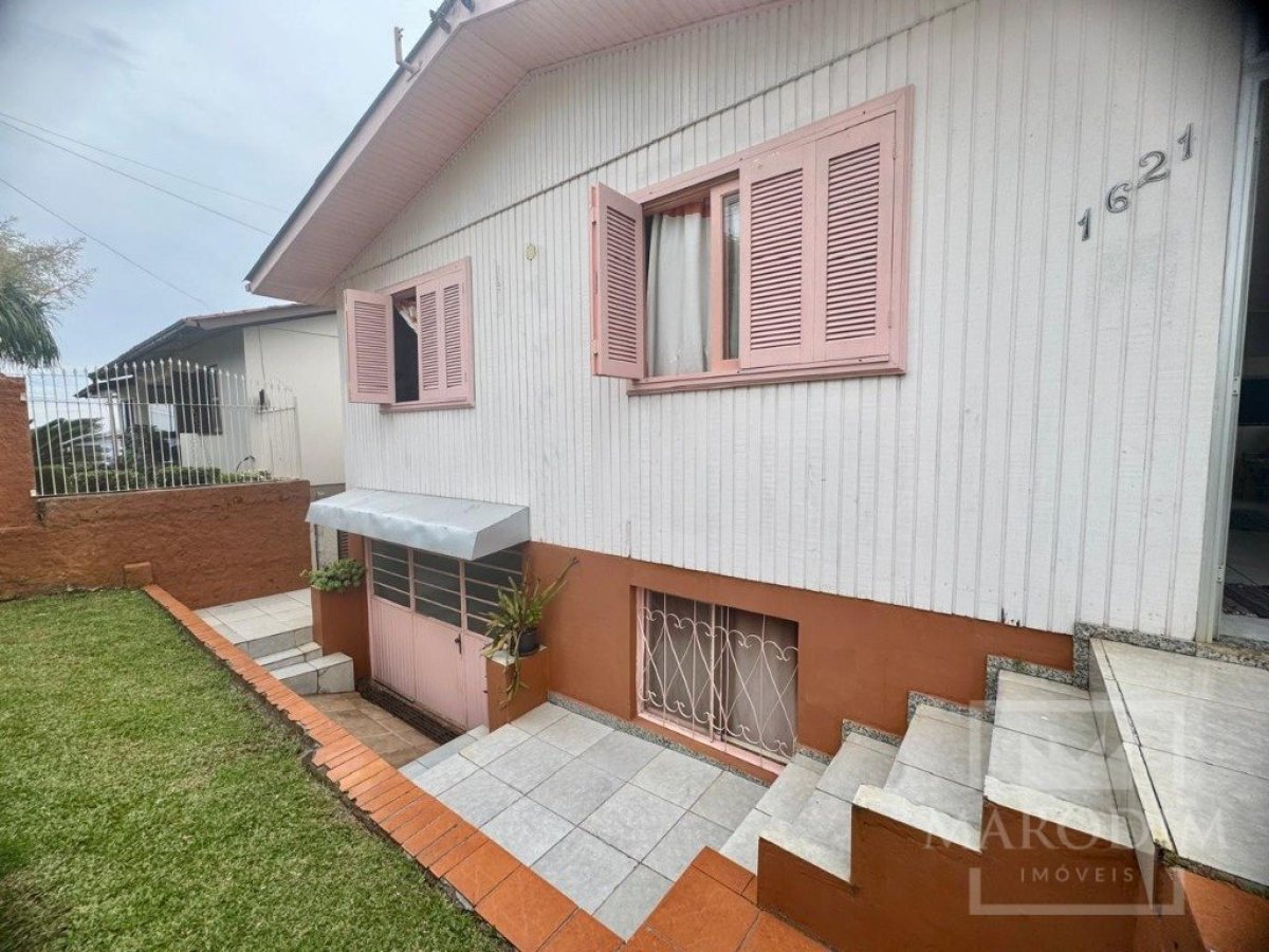Casa com 180m², 4 dormitórios, Nao suíte, 2 vagas, no bairro Santa Lucia em Marau