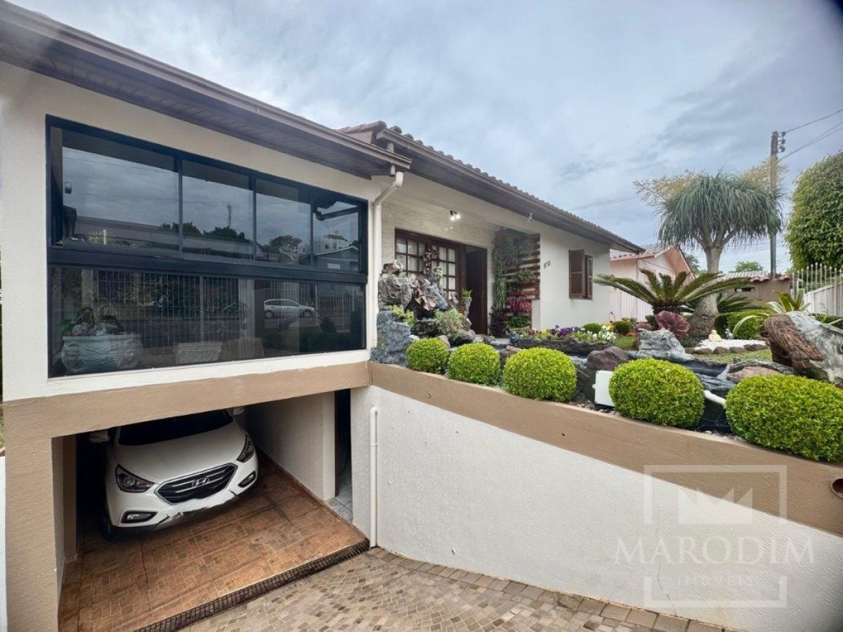 Casa com 240m², 4 dormitórios, Nao suíte, no bairro Santa Lucia em Marau