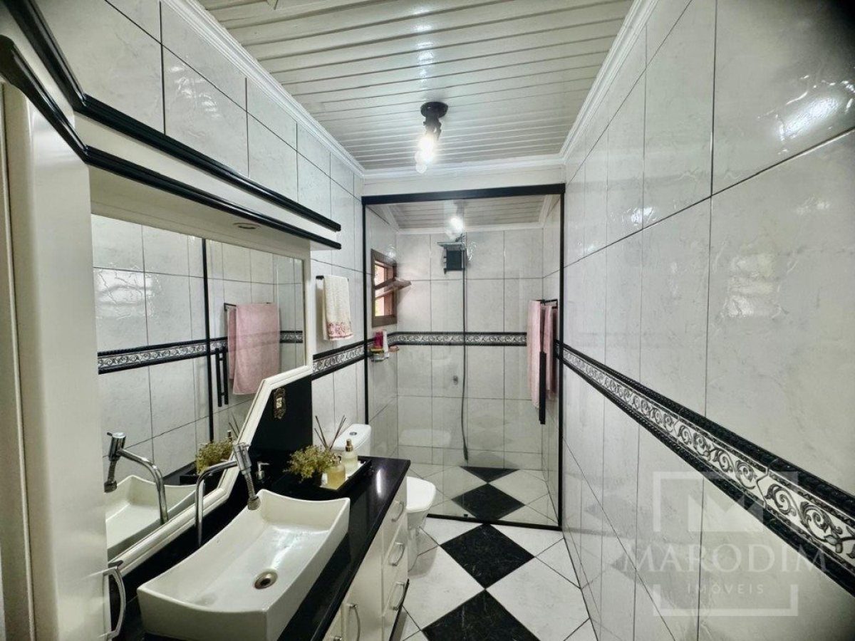 Casa com 240m², 4 dormitórios, Nao suíte, no bairro Santa Lucia em Marau