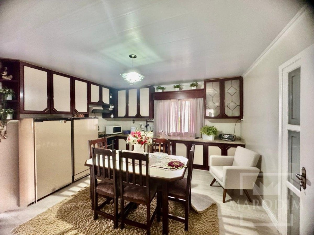 Casa com 240m², 4 dormitórios, Nao suíte, no bairro Santa Lucia em Marau