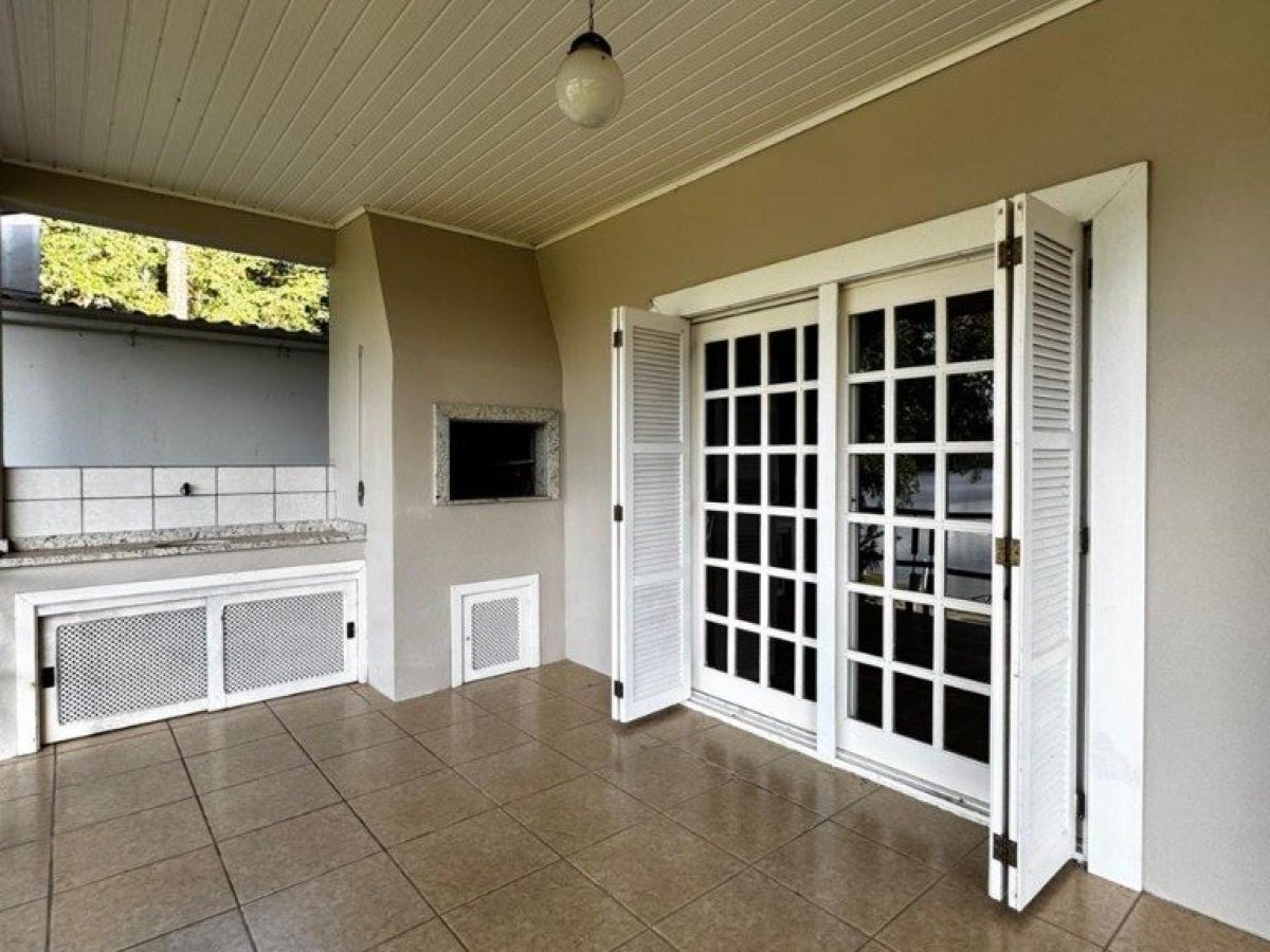 Sítio com 240m², 3 dormitórios, Nao suíte, no bairro Interior em Marau