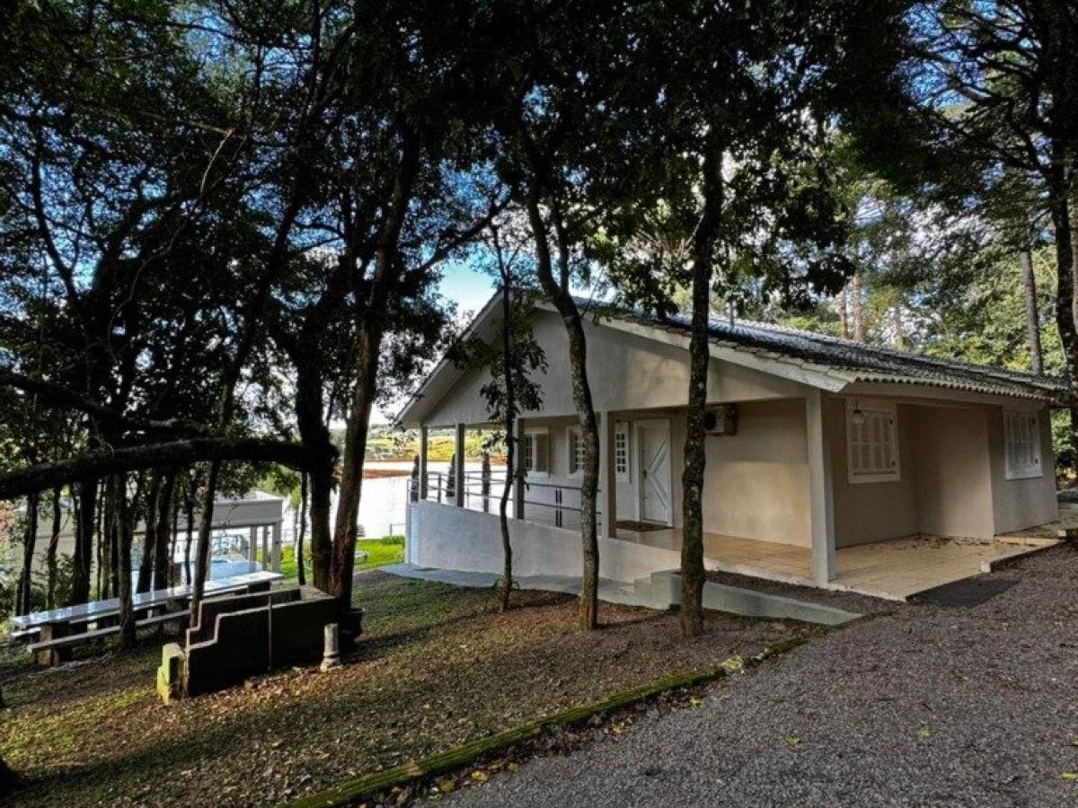 Sítio com 240m², 3 dormitórios, Nao suíte, no bairro Interior em Marau