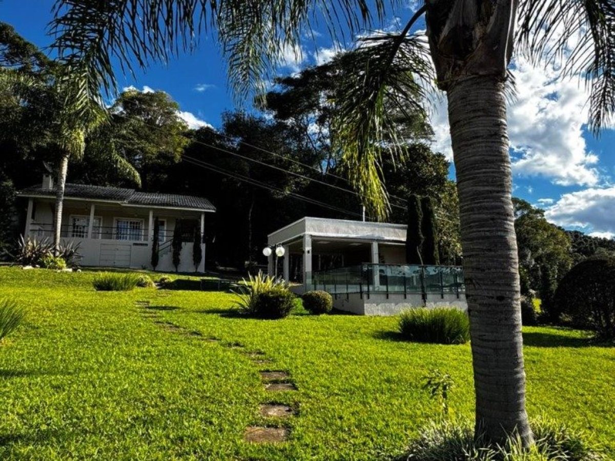 Sítio com 240m², 3 dormitórios, Nao suíte, no bairro Interior em Marau