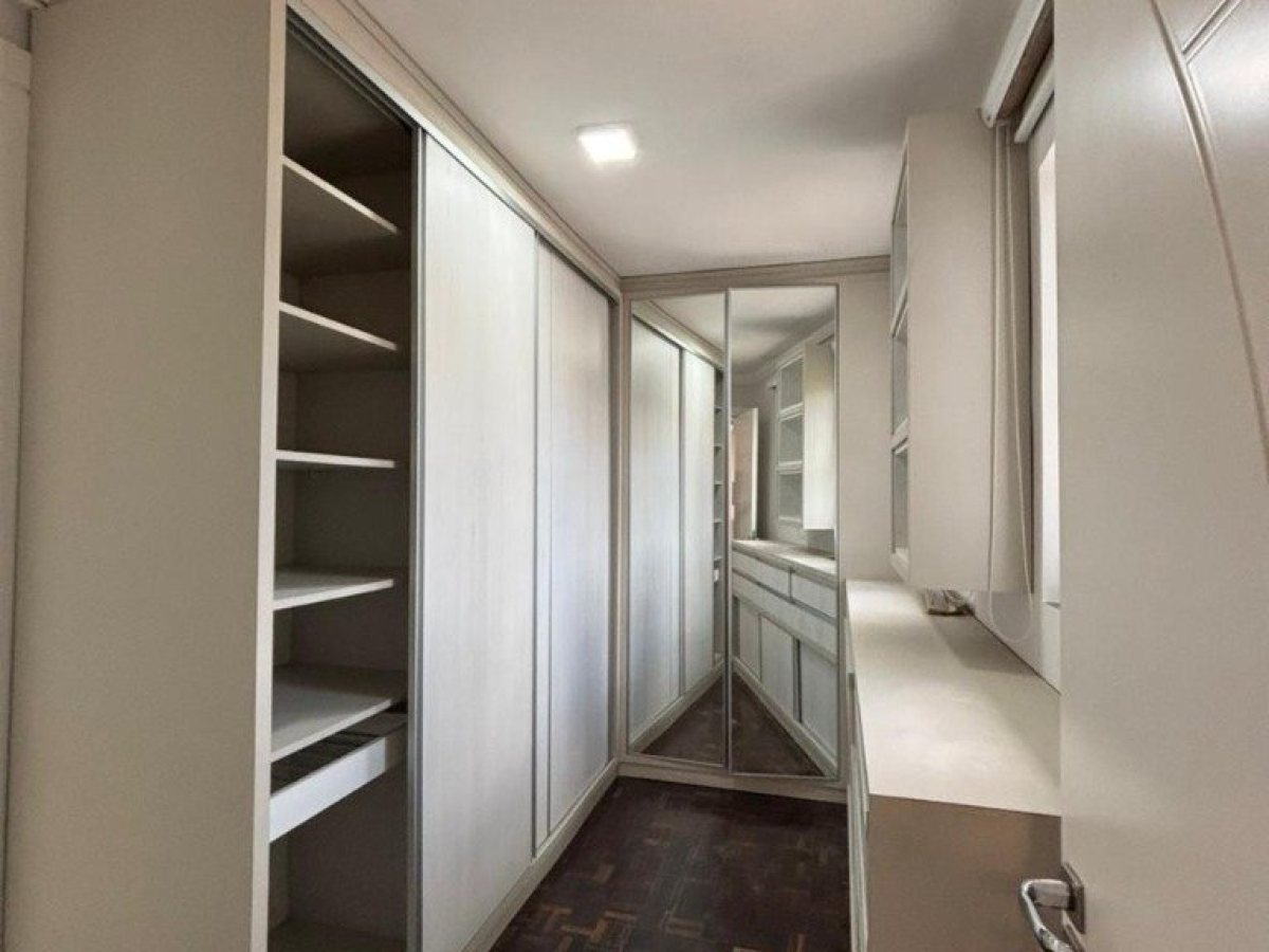 Casa com 248m², 3 dormitórios, Nao suíte, 3 vagas, no bairro Centro em Marau