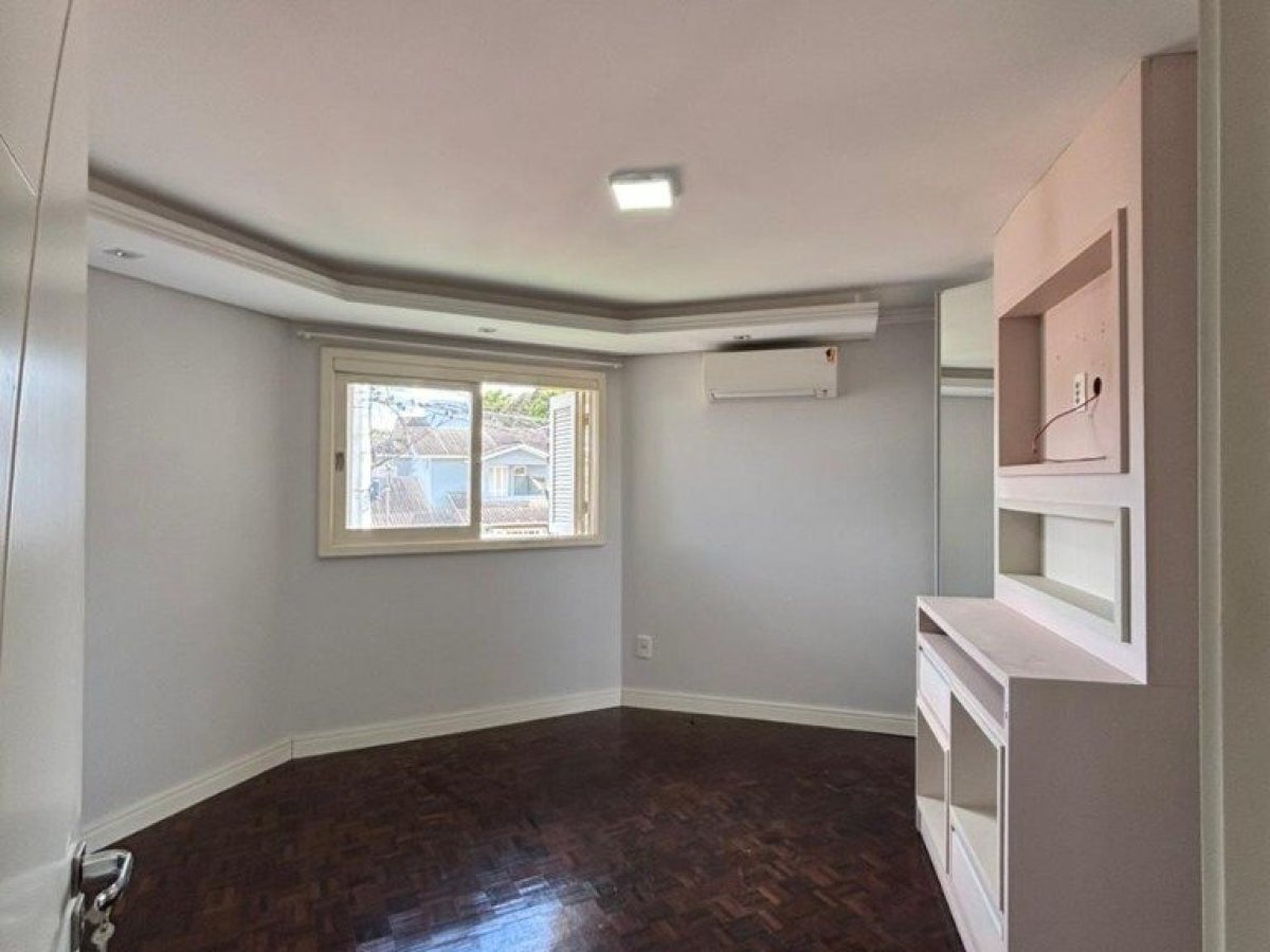 Casa com 248m², 3 dormitórios, Nao suíte, 3 vagas, no bairro Centro em Marau