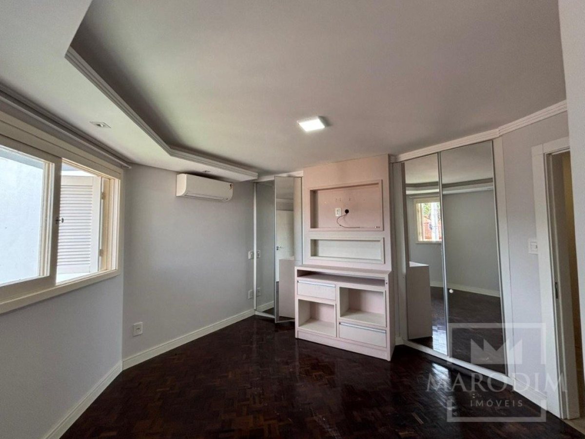 Casa com 248m², 3 dormitórios, Nao suíte, 3 vagas, no bairro Centro em Marau