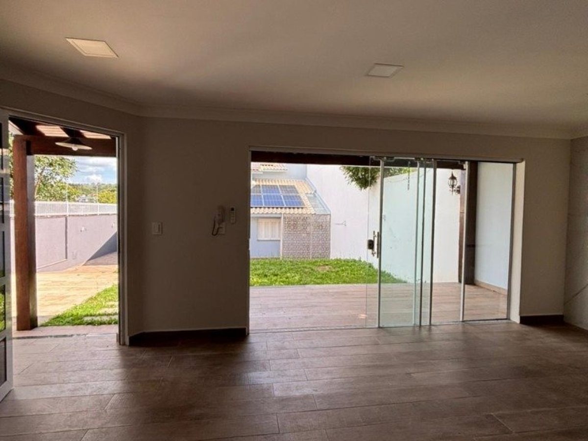 Casa com 248m², 3 dormitórios, Nao suíte, 3 vagas, no bairro Centro em Marau