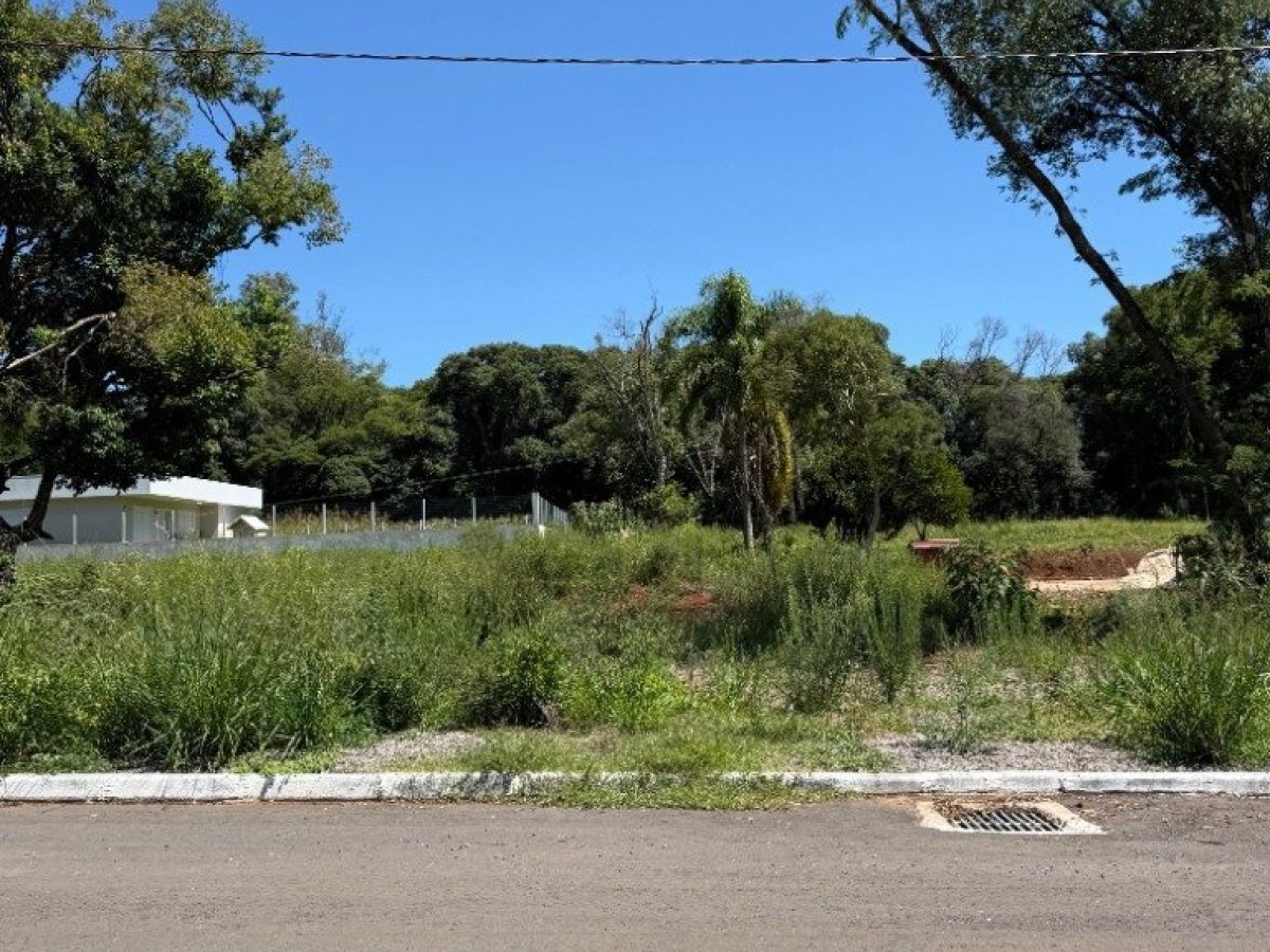 Terreno com 337m², Nao suíte, no bairro Borges de Medeiros em Marau