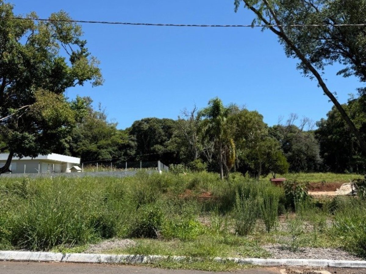Terreno com 337m², Nao suíte, no bairro Borges de Medeiros em Marau