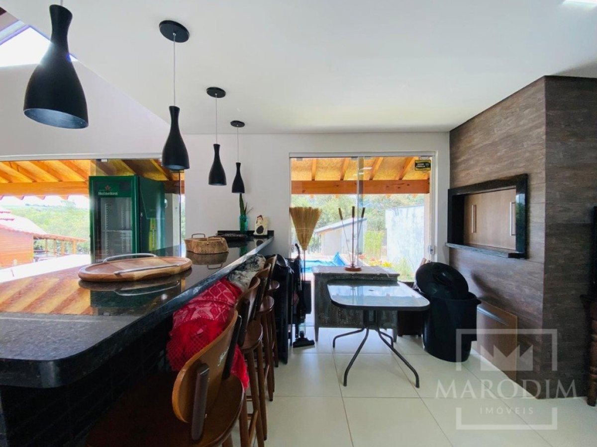 Sítio com 210m², 2 dormitórios, Nao suíte, 2 vagas, no bairro Barragem Capingui em Marau