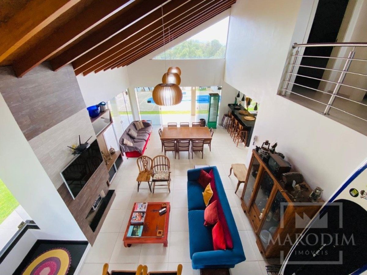 Sítio com 210m², 2 dormitórios, Nao suíte, 2 vagas, no bairro Barragem Capingui em Marau