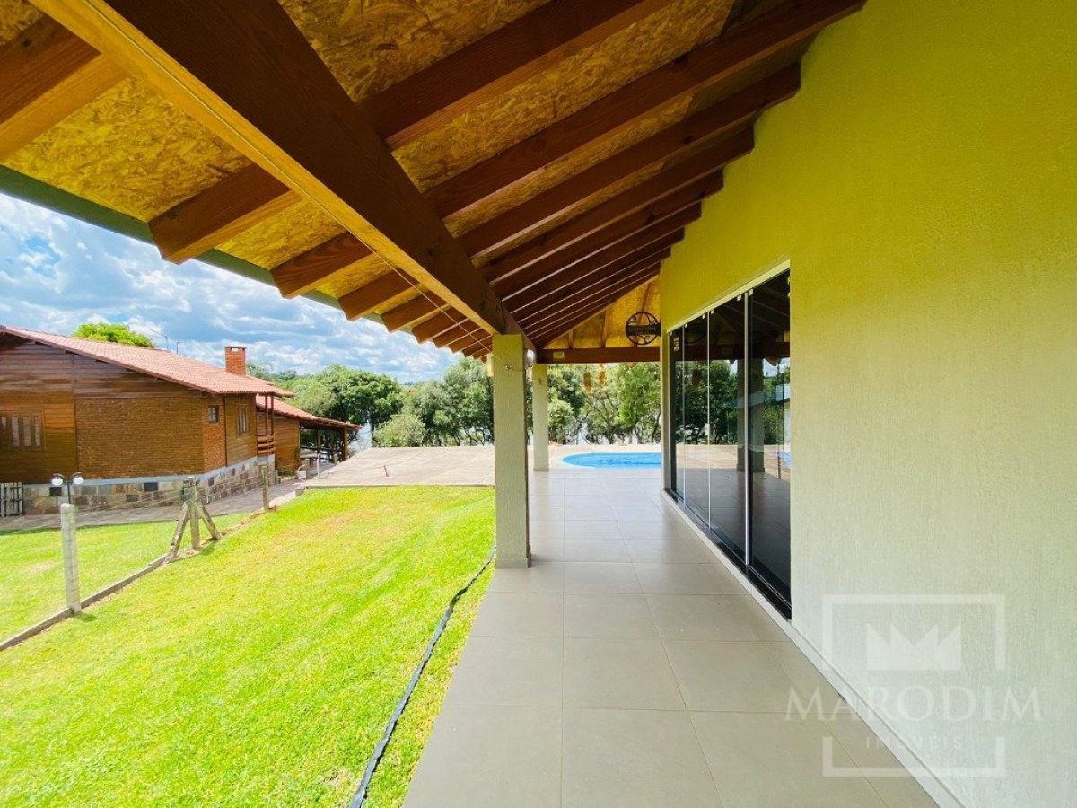 Sítio com 210m², 2 dormitórios, Nao suíte, 2 vagas, no bairro Barragem Capingui em Marau