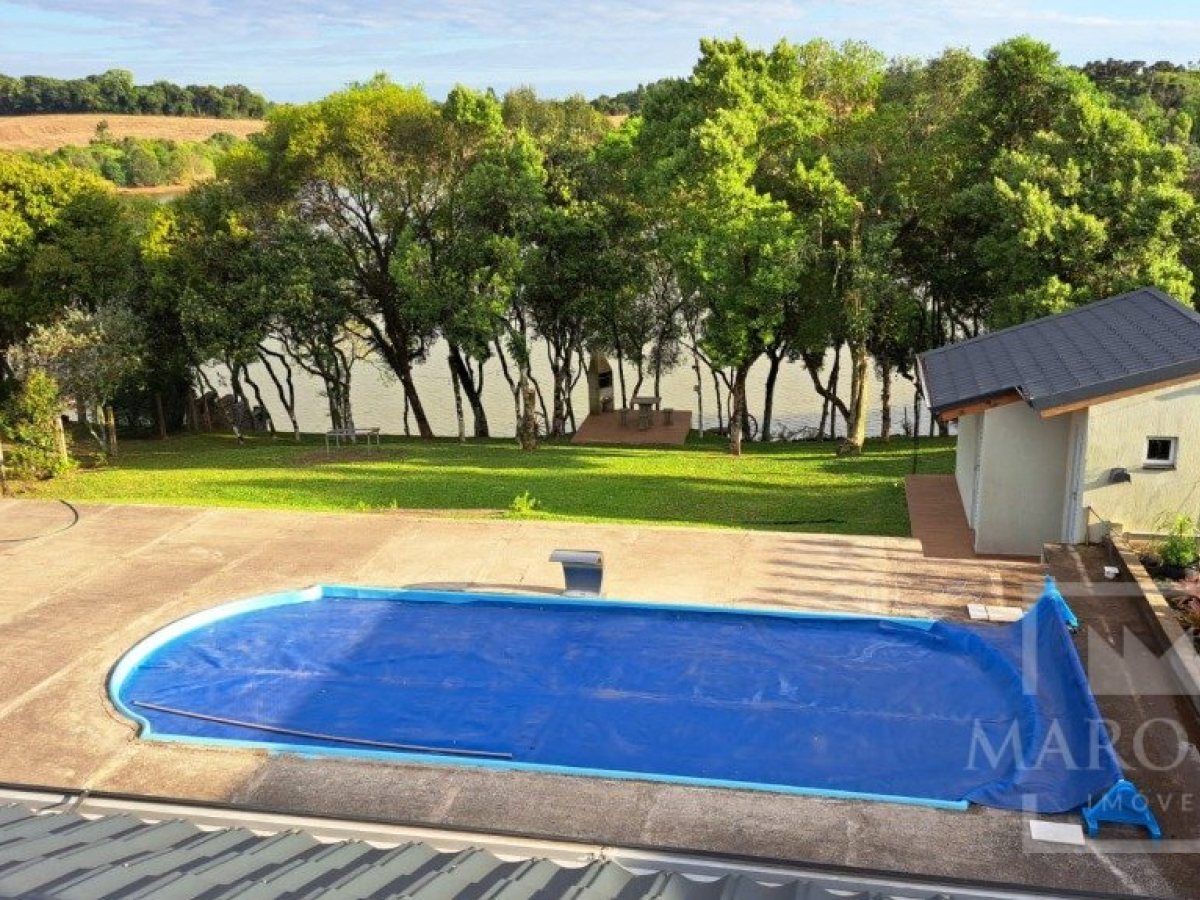 Sítio com 210m², 2 dormitórios, Nao suíte, 2 vagas, no bairro Barragem Capingui em Marau