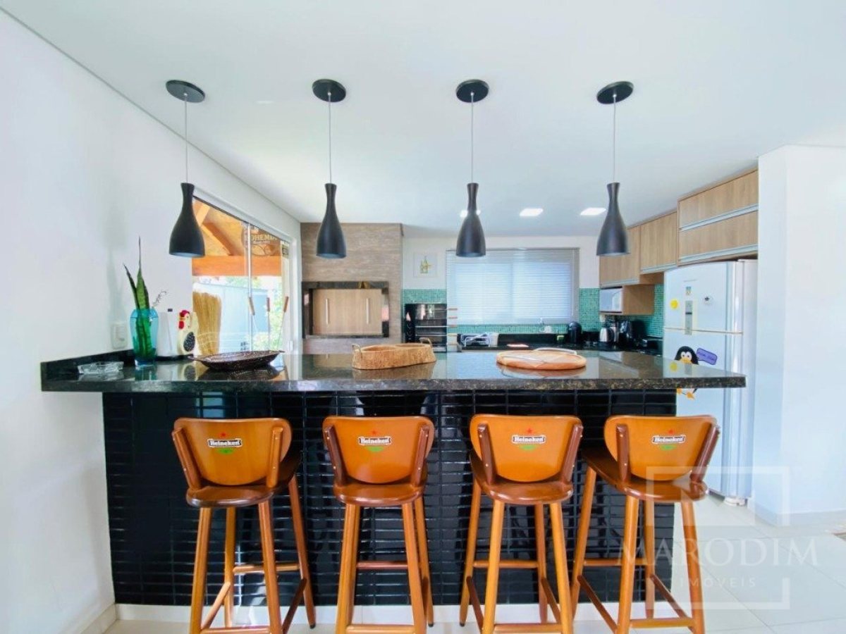 Sítio com 210m², 2 dormitórios, Nao suíte, 2 vagas, no bairro Barragem Capingui em Marau