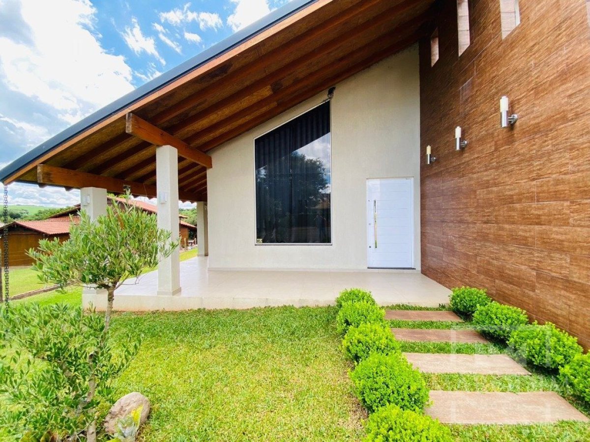 Sítio com 210m², 2 dormitórios, Nao suíte, 2 vagas, no bairro Barragem Capingui em Marau