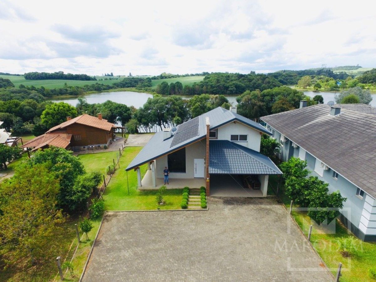 Sítio com 210m², 2 dormitórios, Nao suíte, 2 vagas, no bairro Barragem Capingui em Marau