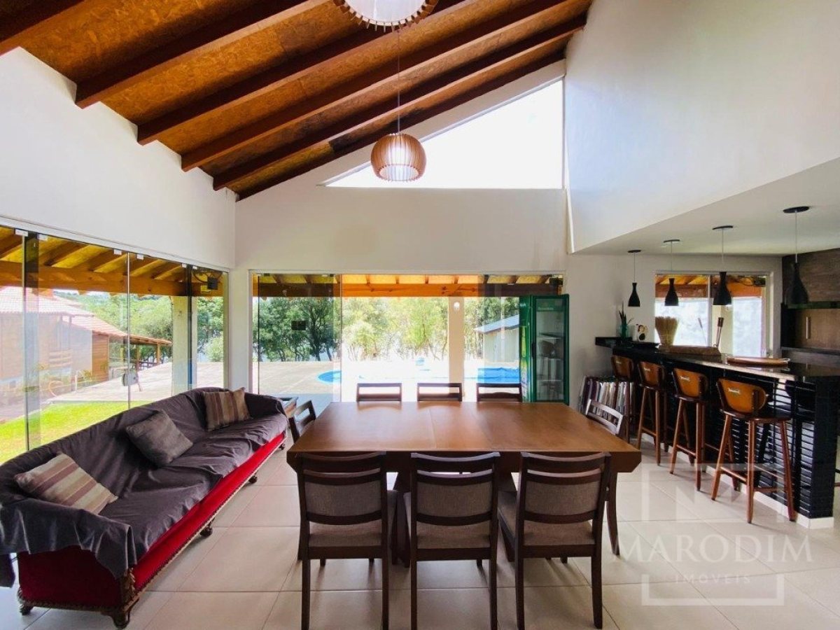 Sítio com 210m², 2 dormitórios, Nao suíte, 2 vagas, no bairro Barragem Capingui em Marau