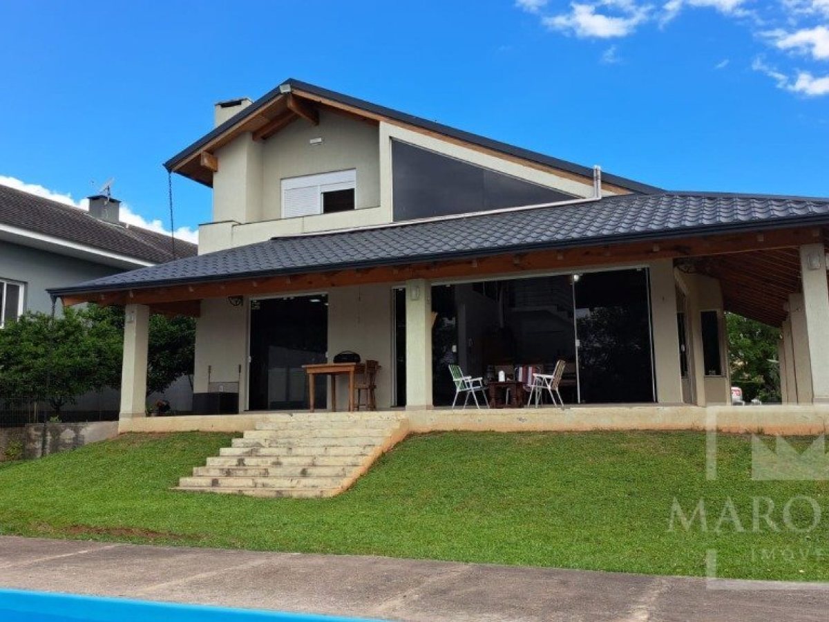 Sítio com 210m², 2 dormitórios, Nao suíte, 2 vagas, no bairro Barragem Capingui em Marau