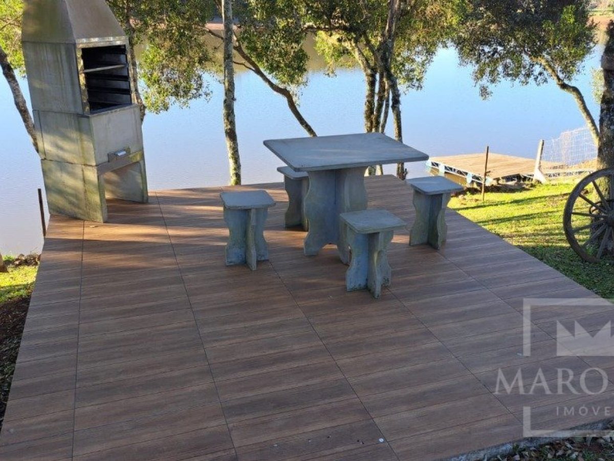 Sítio com 210m², 2 dormitórios, Nao suíte, 2 vagas, no bairro Barragem Capingui em Marau