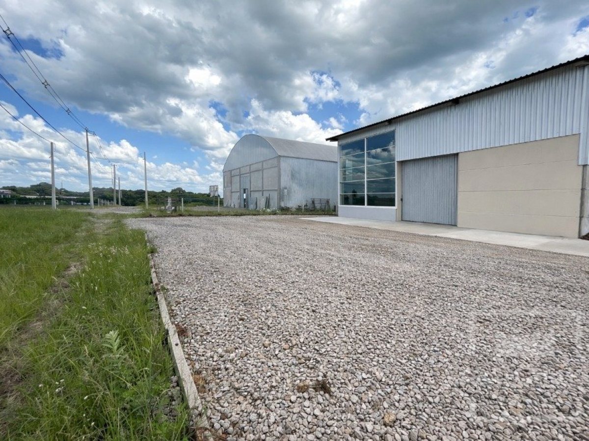 Pavilhão com 300m², Nao suíte, no bairro Distrito Industrial em Marau