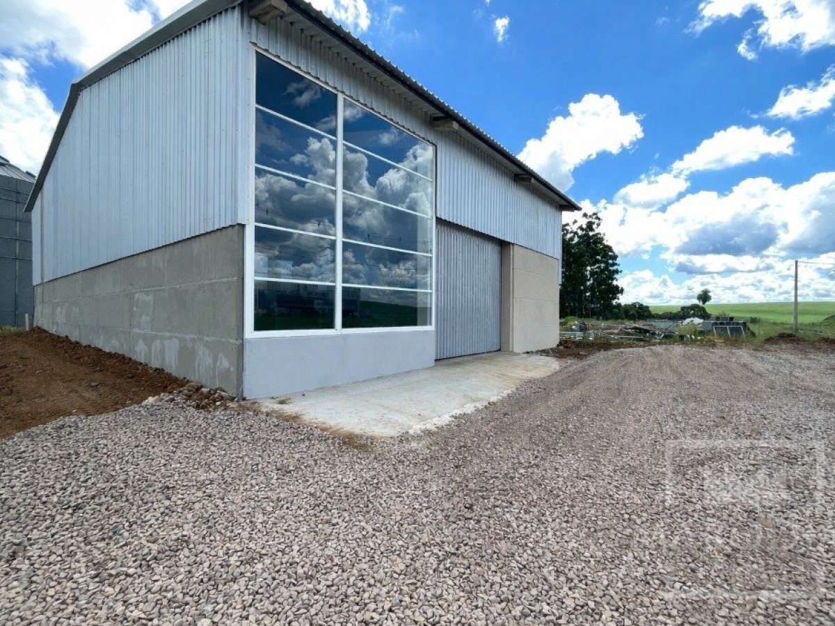 Pavilhão com 300m², Nao suíte, no bairro Distrito Industrial em Marau