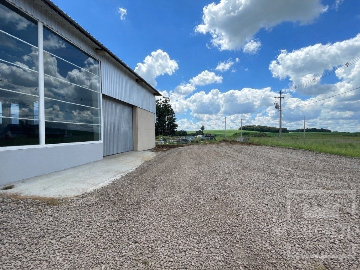 Pavilhão com 300m², Nao suíte, no bairro Distrito Industrial em Marau