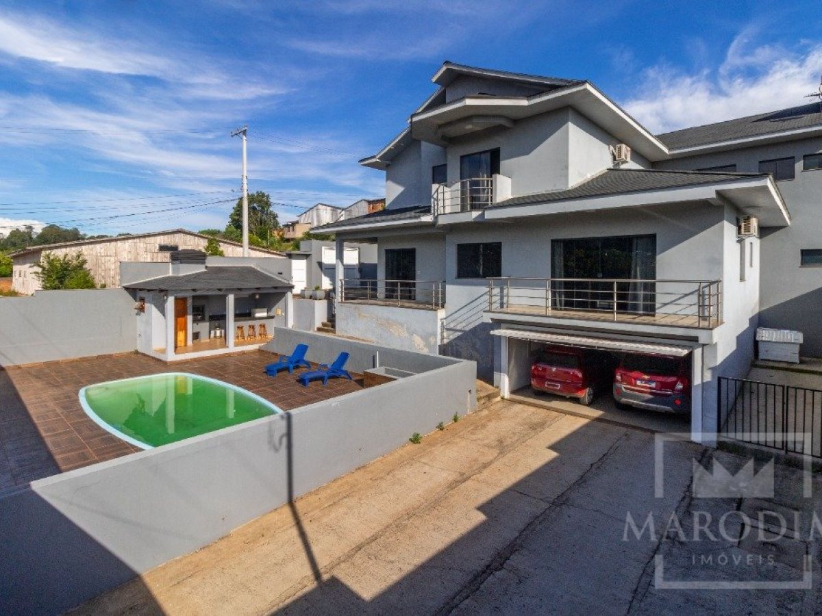 Casa com 450m², 3 dormitórios, Sim suíte, 2 vagas, no bairro São José  Operário em Marau