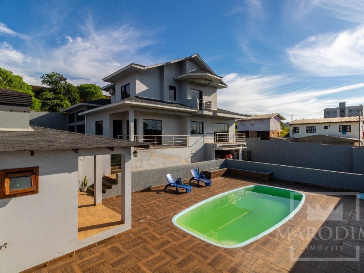 Casa com 450m², 3 dormitórios, Sim suíte, 2 vagas, no bairro São José  Operário em Marau