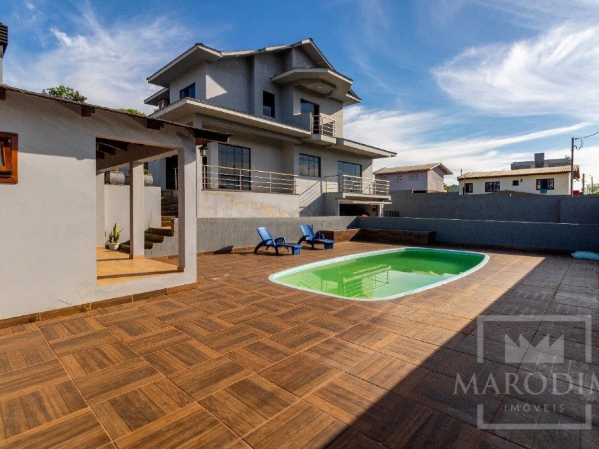 Casa com 450m², 3 dormitórios, Sim suíte, 2 vagas, no bairro São José  Operário em Marau