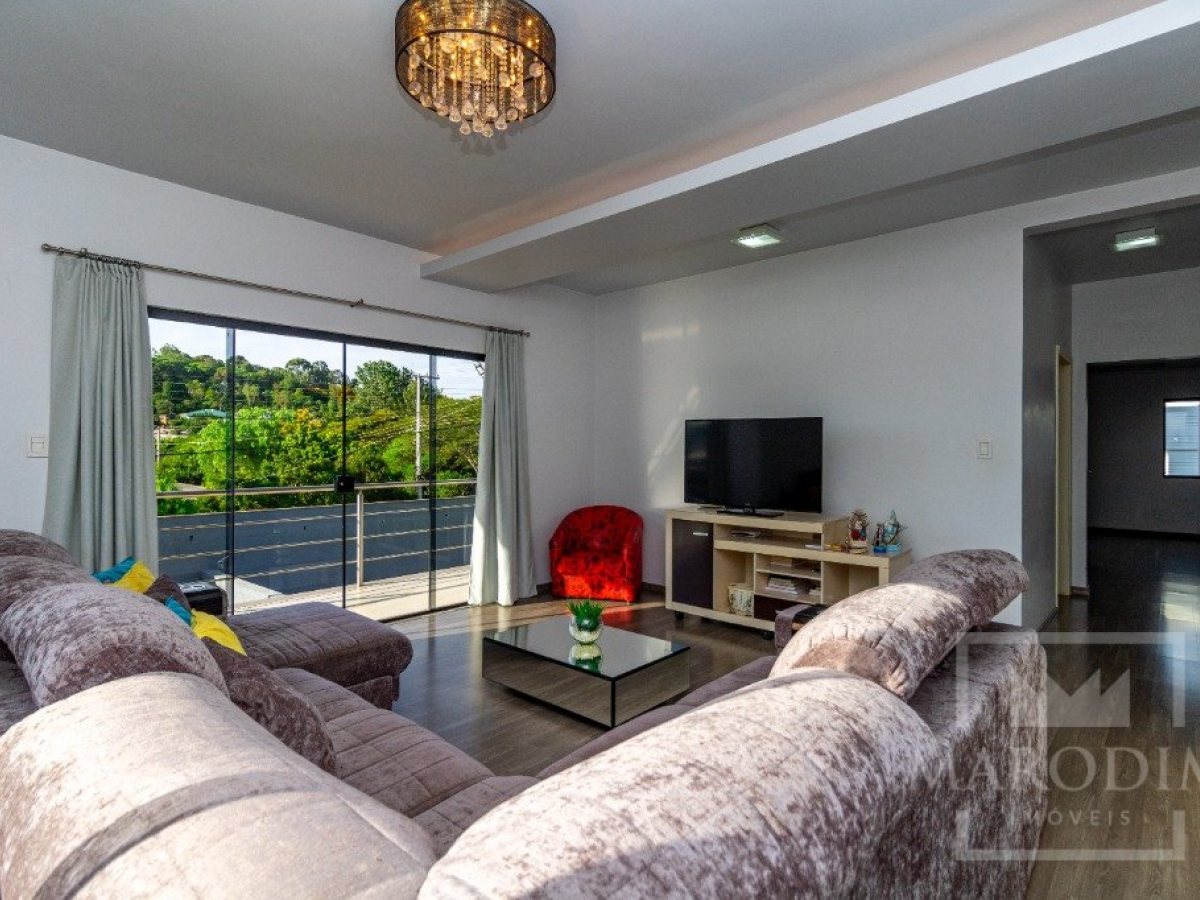 Casa com 450m², 3 dormitórios, Sim suíte, 2 vagas, no bairro São José  Operário em Marau