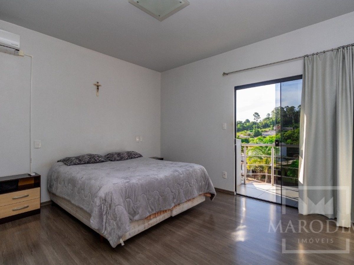 Casa com 450m², 3 dormitórios, Sim suíte, 2 vagas, no bairro São José  Operário em Marau