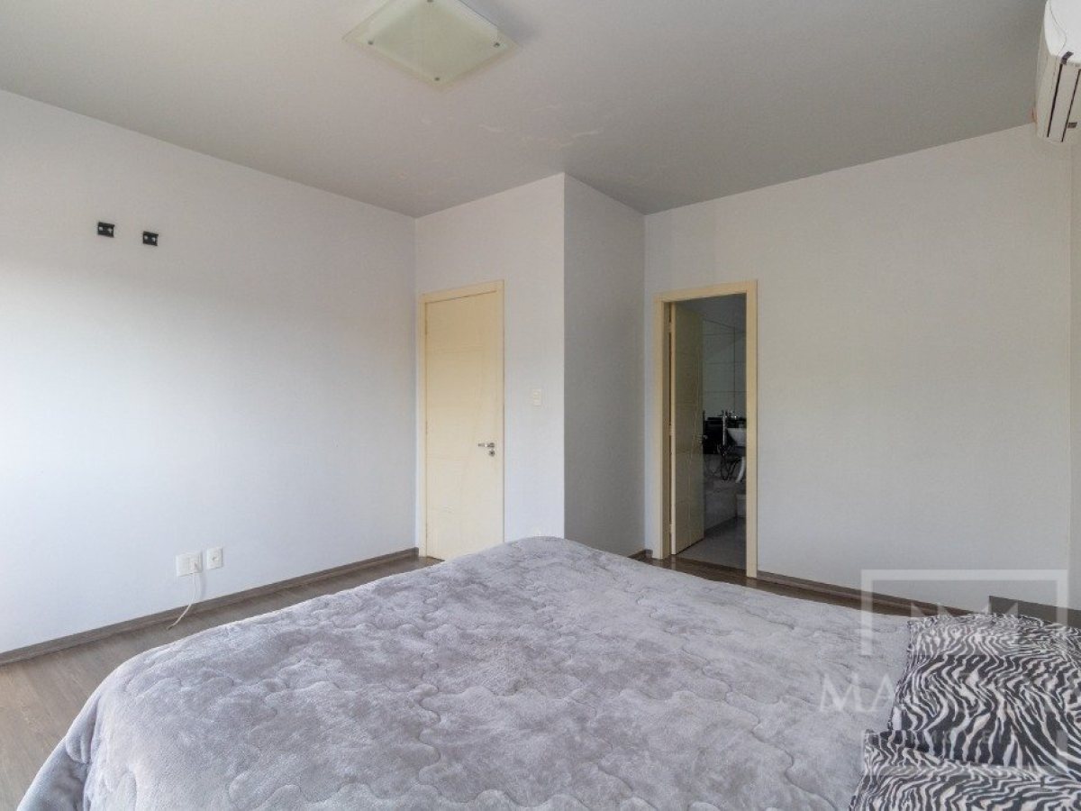 Casa com 450m², 3 dormitórios, Sim suíte, 2 vagas, no bairro São José  Operário em Marau