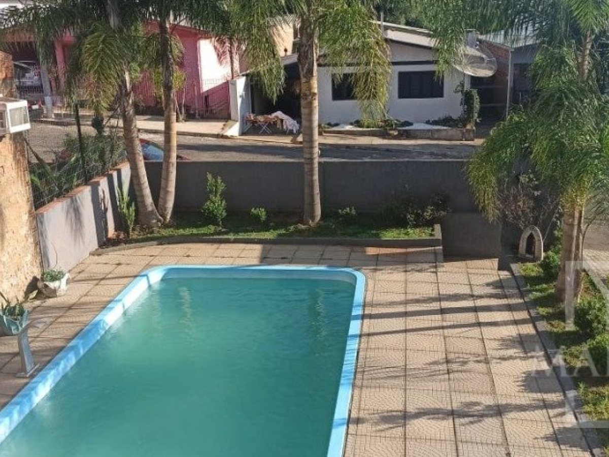 Casa com 296m², 4 dormitórios, Sim suíte, 2 vagas, no bairro Borges de Medeiros em Marau