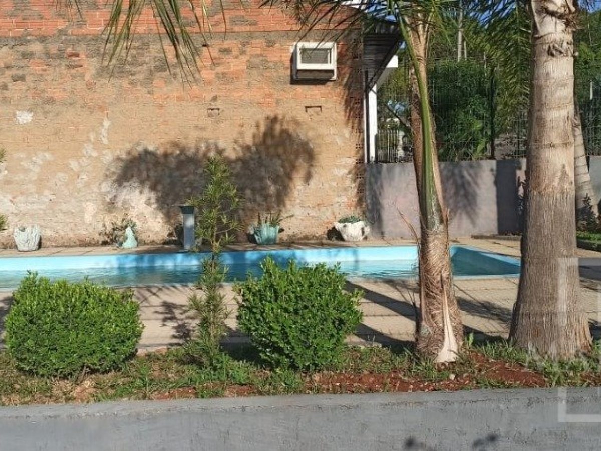 Casa com 296m², 4 dormitórios, Sim suíte, 2 vagas, no bairro Borges de Medeiros em Marau