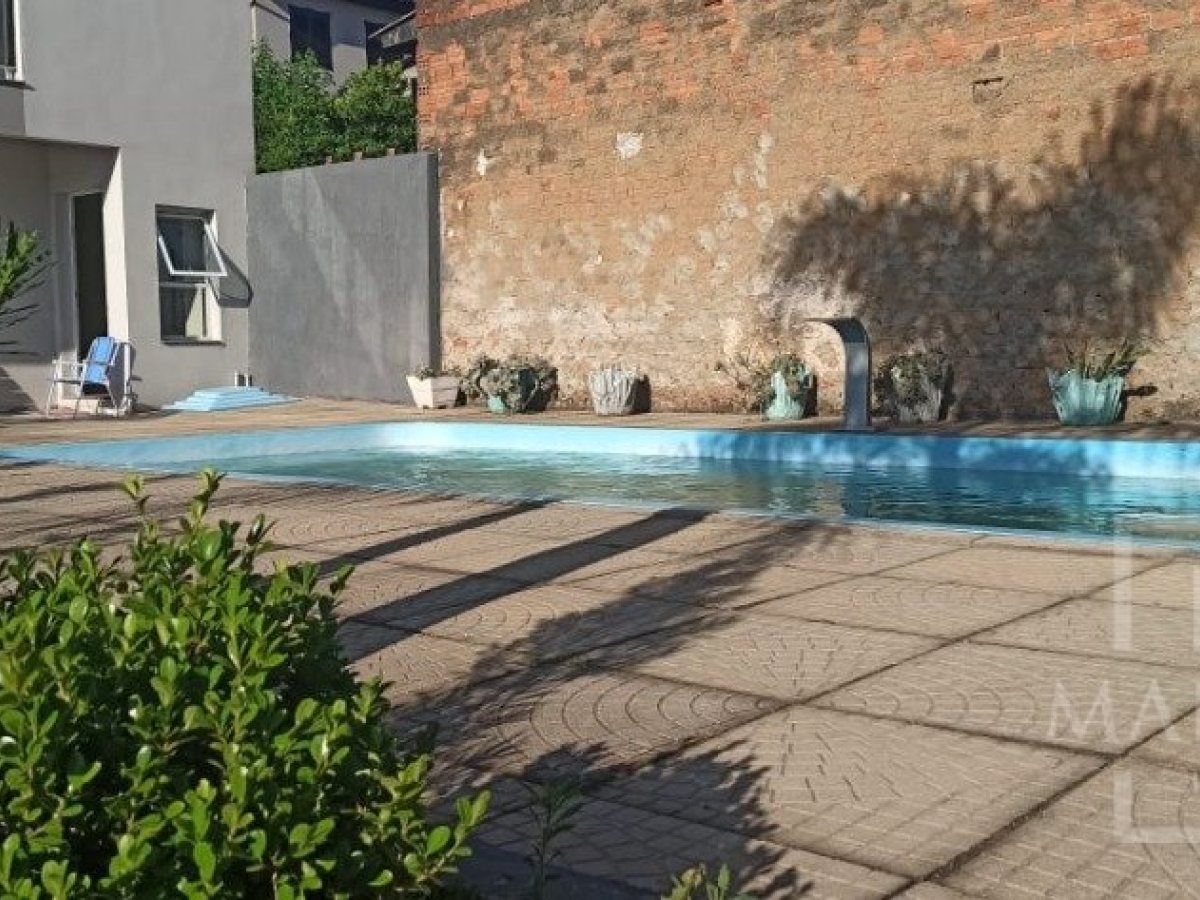 Casa com 296m², 4 dormitórios, Sim suíte, 2 vagas, no bairro Borges de Medeiros em Marau