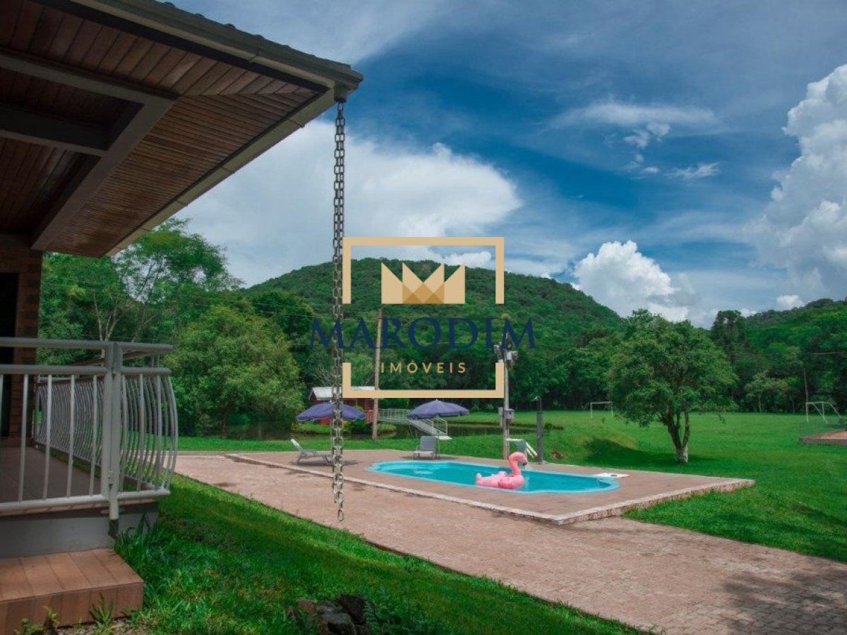 Chácara com 150m², 2 dormitórios, Nao suíte, 2 vagas, no bairro Interior em Marau