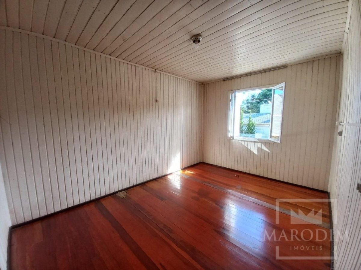 Casa com 130m², 5 dormitórios, Nao suíte, 2 vagas, no bairro Bosque em Marau