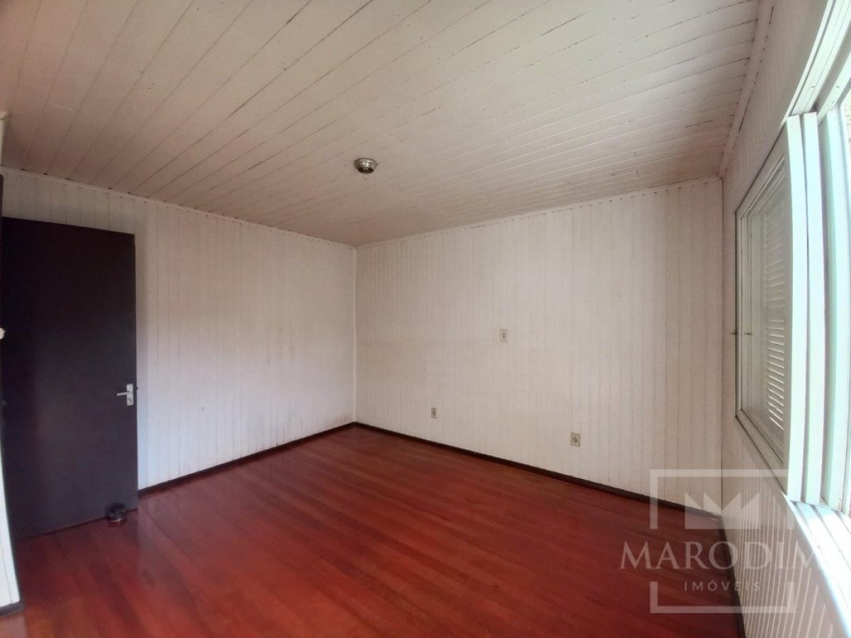 Casa com 130m², 5 dormitórios, Nao suíte, 2 vagas, no bairro Bosque em Marau