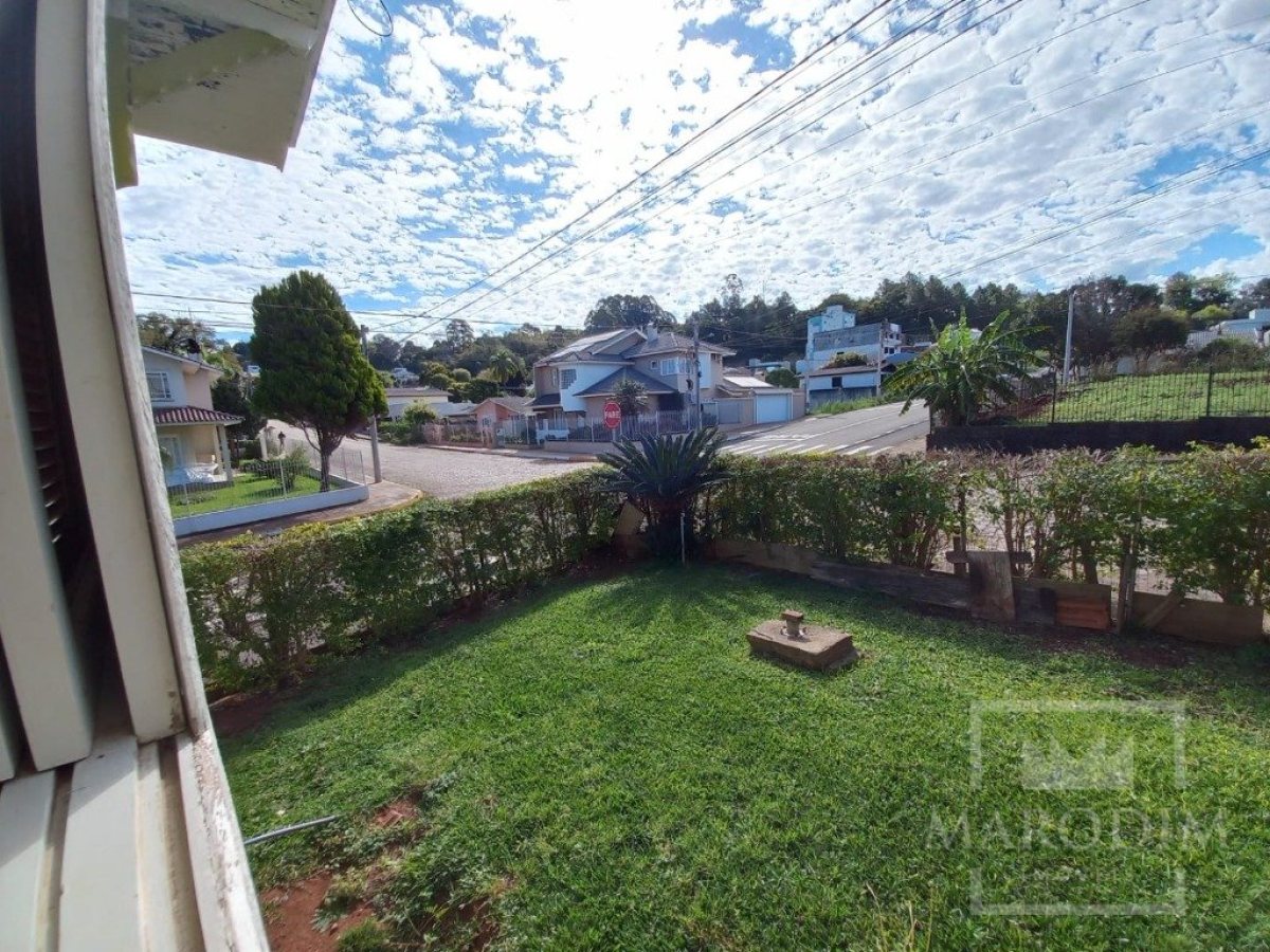 Casa com 130m², 5 dormitórios, Nao suíte, 2 vagas, no bairro Bosque em Marau