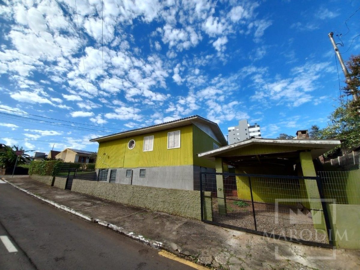 Casa com 130m², 5 dormitórios, Nao suíte, 2 vagas, no bairro Bosque em Marau