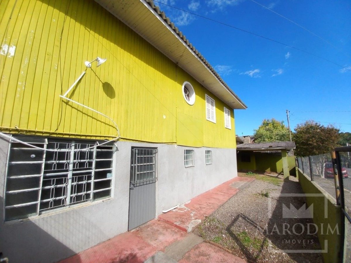Casa com 130m², 5 dormitórios, Nao suíte, 2 vagas, no bairro Bosque em Marau
