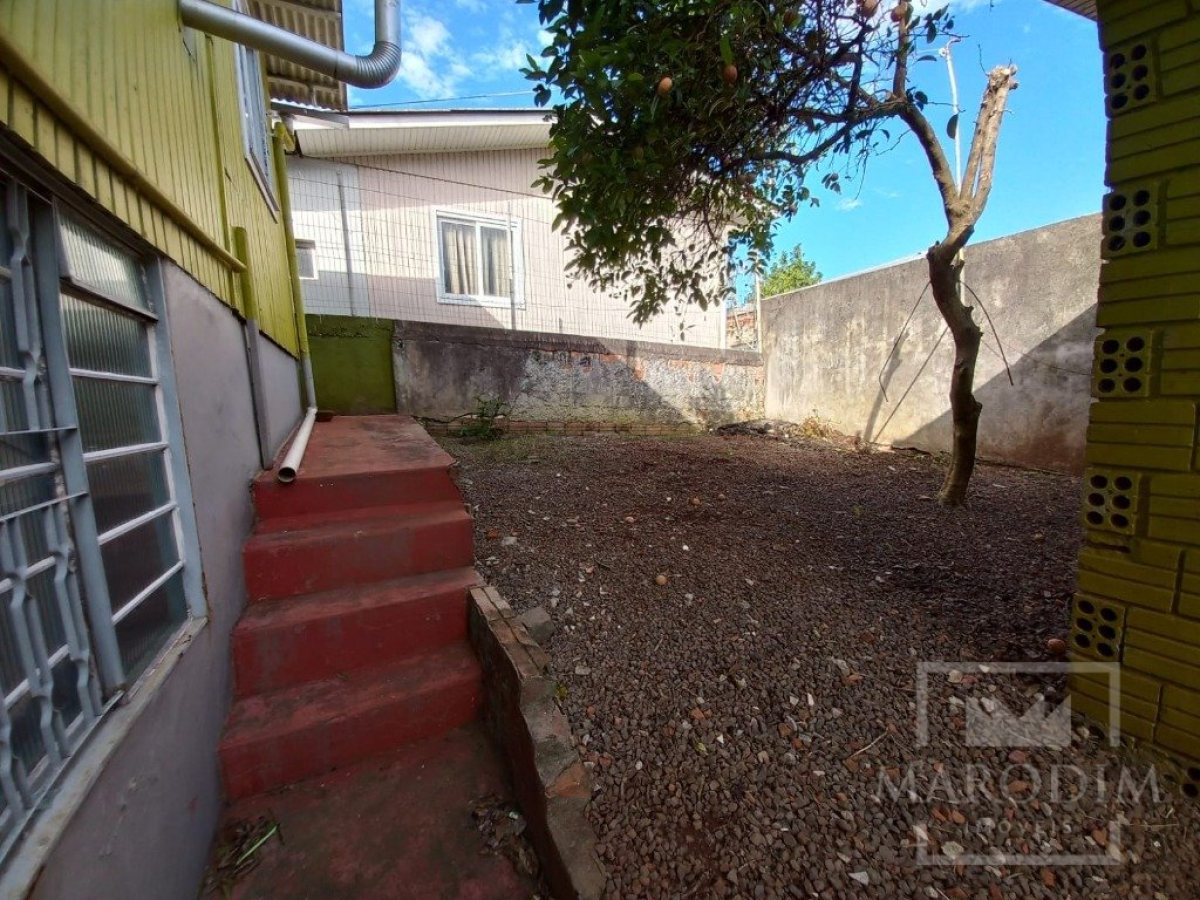 Casa com 130m², 5 dormitórios, Nao suíte, 2 vagas, no bairro Bosque em Marau