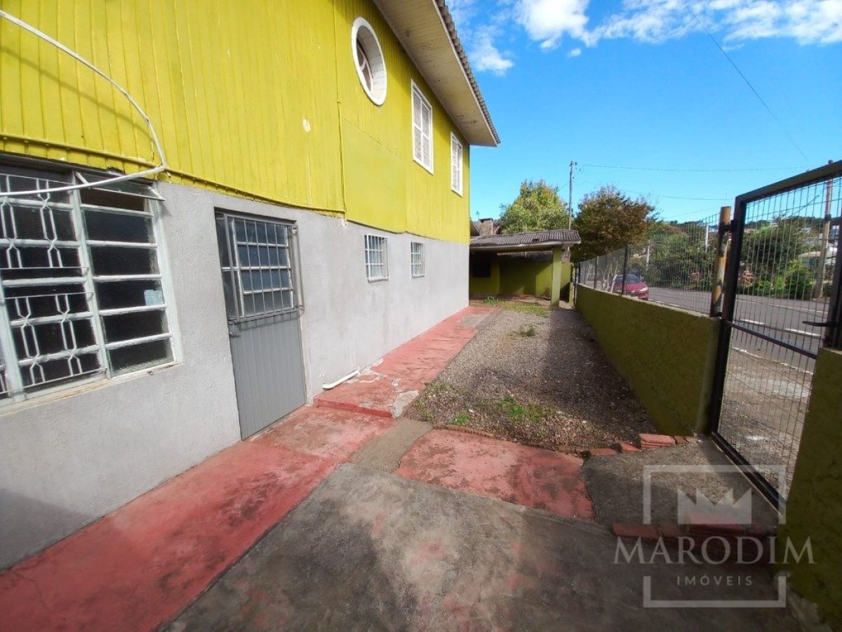 Casa com 130m², 5 dormitórios, Nao suíte, 2 vagas, no bairro Bosque em Marau