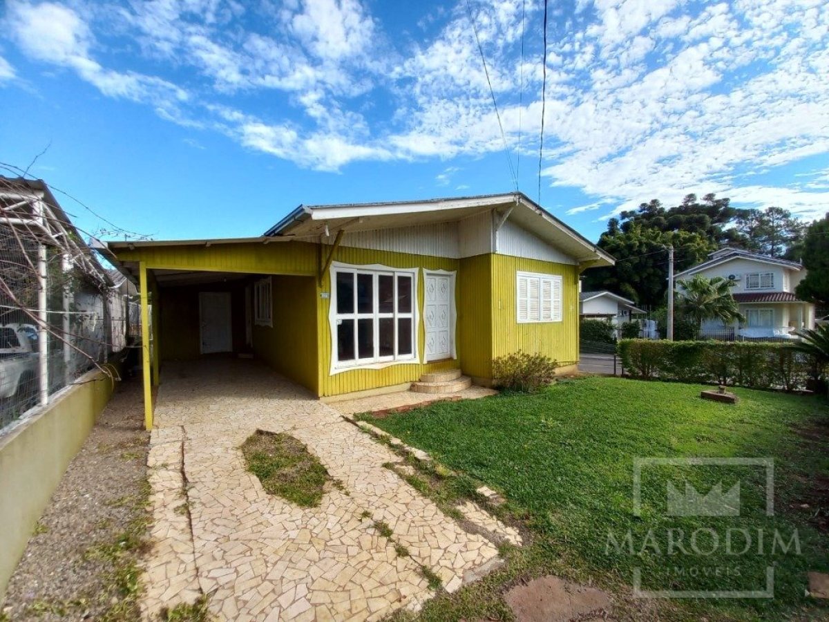 Casa com 130m², 5 dormitórios, Nao suíte, 2 vagas, no bairro Bosque em Marau