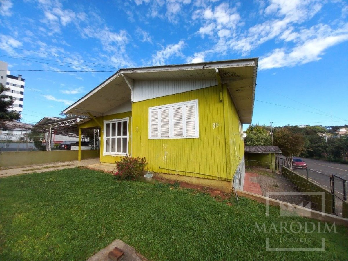 Casa com 130m², 5 dormitórios, Nao suíte, 2 vagas, no bairro Bosque em Marau