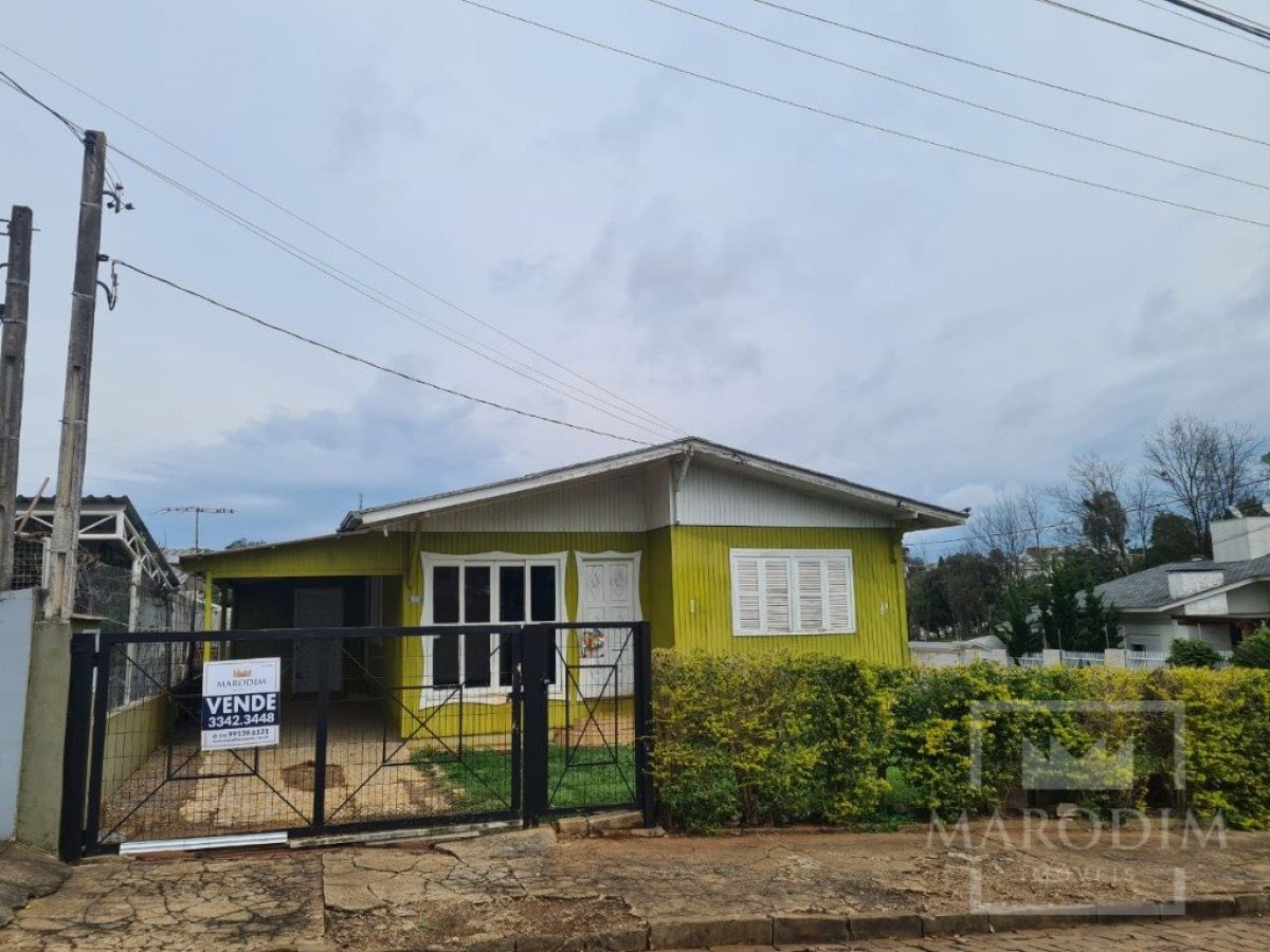 Casa com 130m², 5 dormitórios, Nao suíte, 2 vagas, no bairro Bosque em Marau
