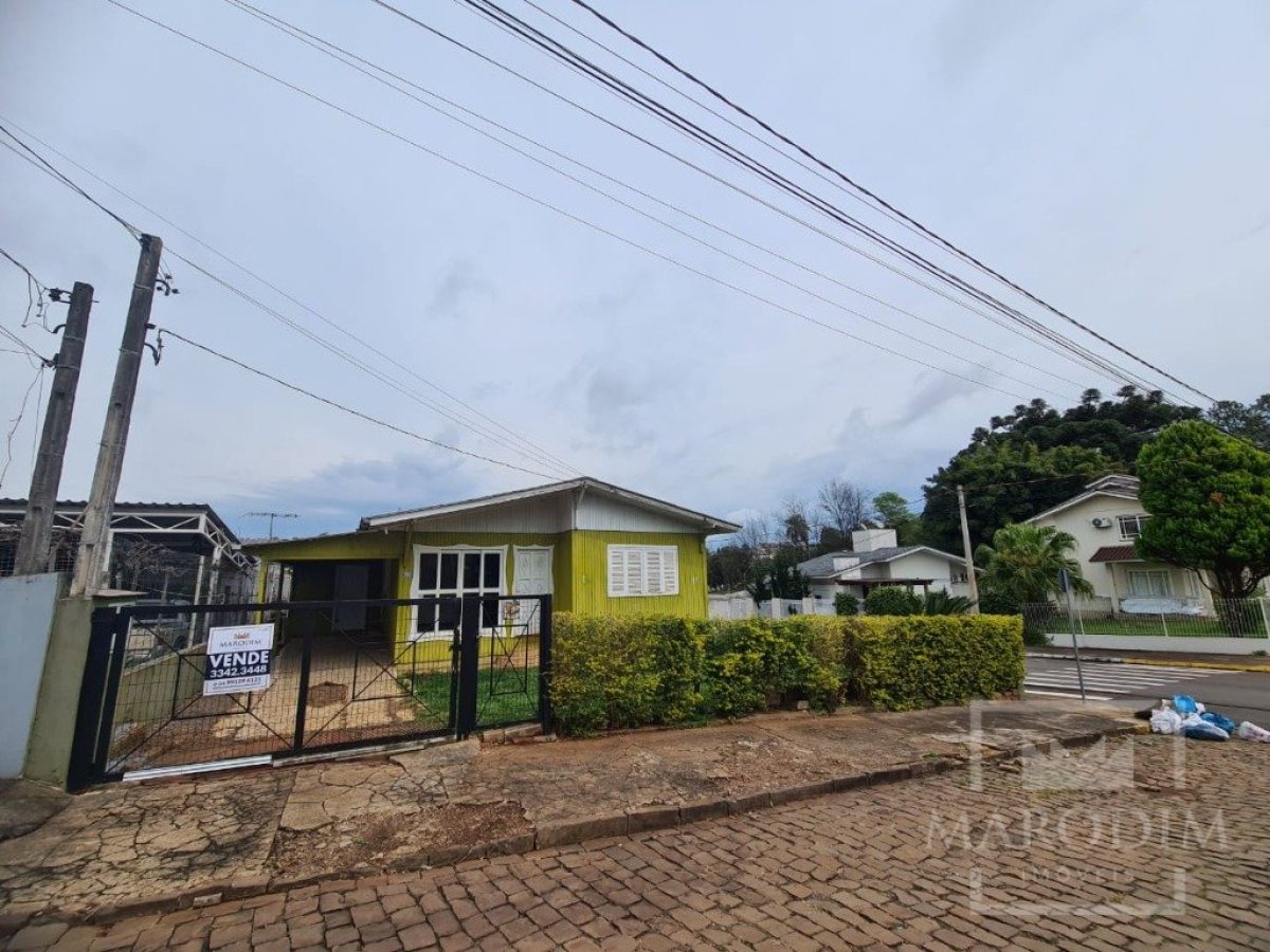 Casa com 130m², 5 dormitórios, Nao suíte, 2 vagas, no bairro Bosque em Marau