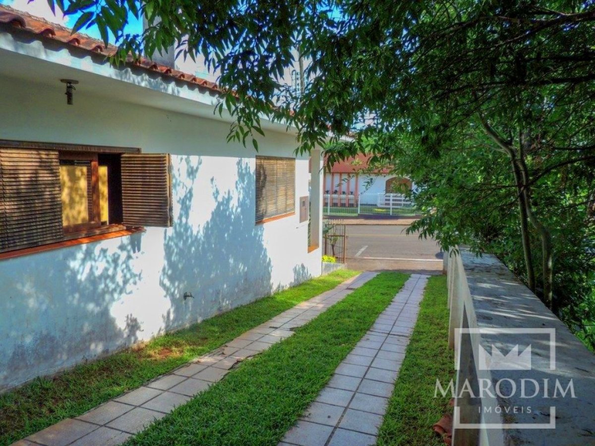 Casa com 180m², 4 dormitórios, Nao suíte, 2 vagas, no bairro Bosque em Marau
