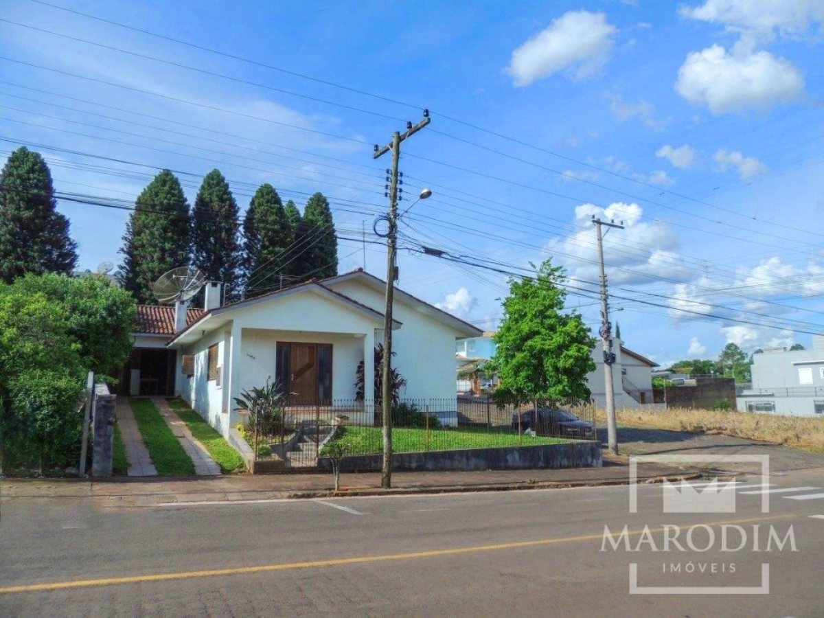 Casa com 180m², 4 dormitórios, Nao suíte, 2 vagas, no bairro Bosque em Marau